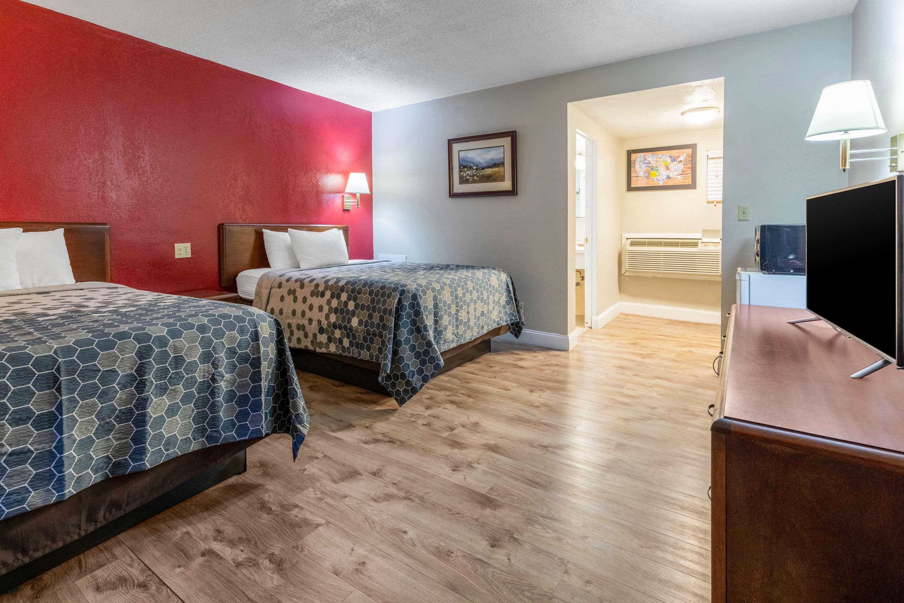 Econo Lodge Inn & Suites On The River Gatlinburg Eksteriør billede