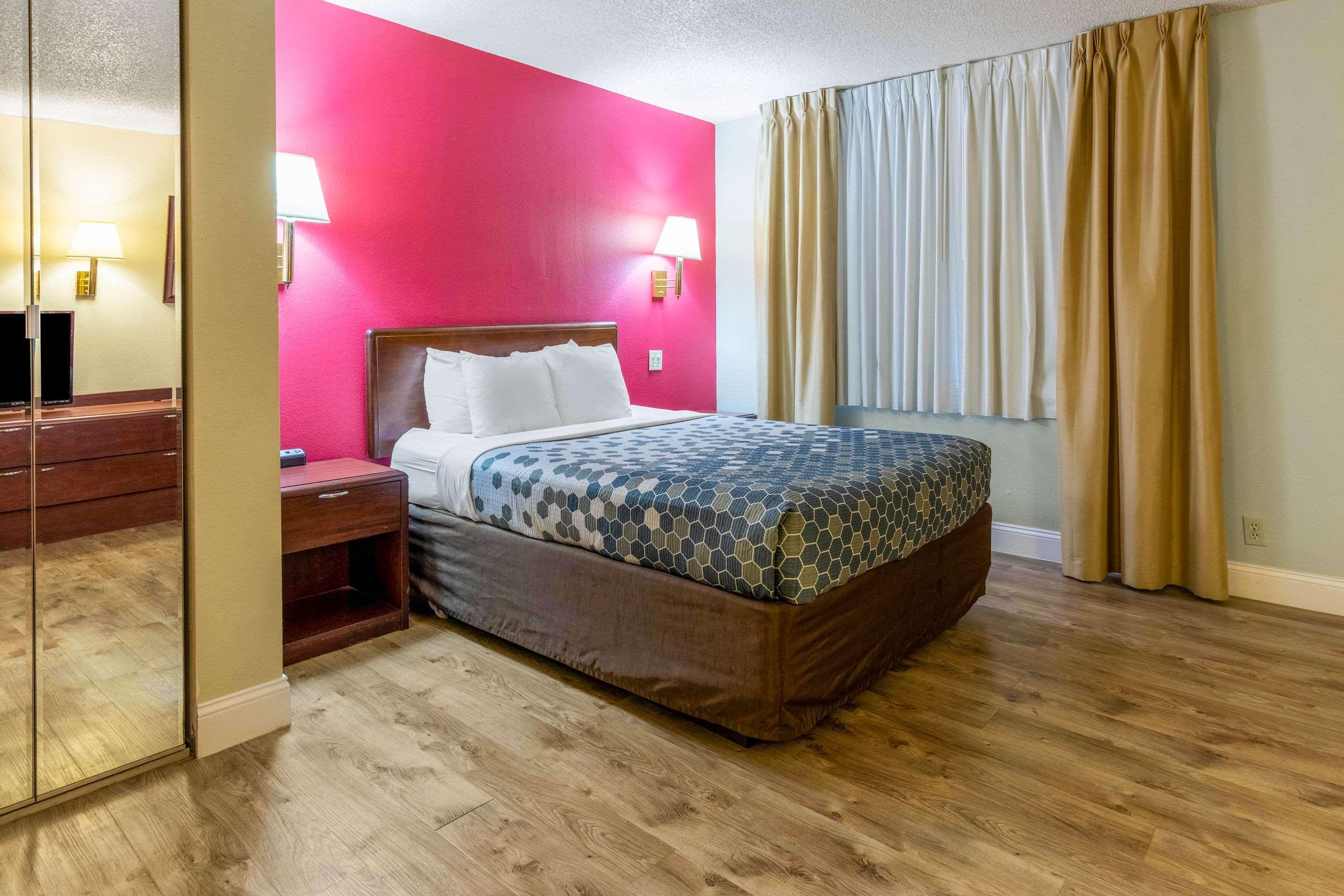 Econo Lodge Inn & Suites On The River Gatlinburg Eksteriør billede