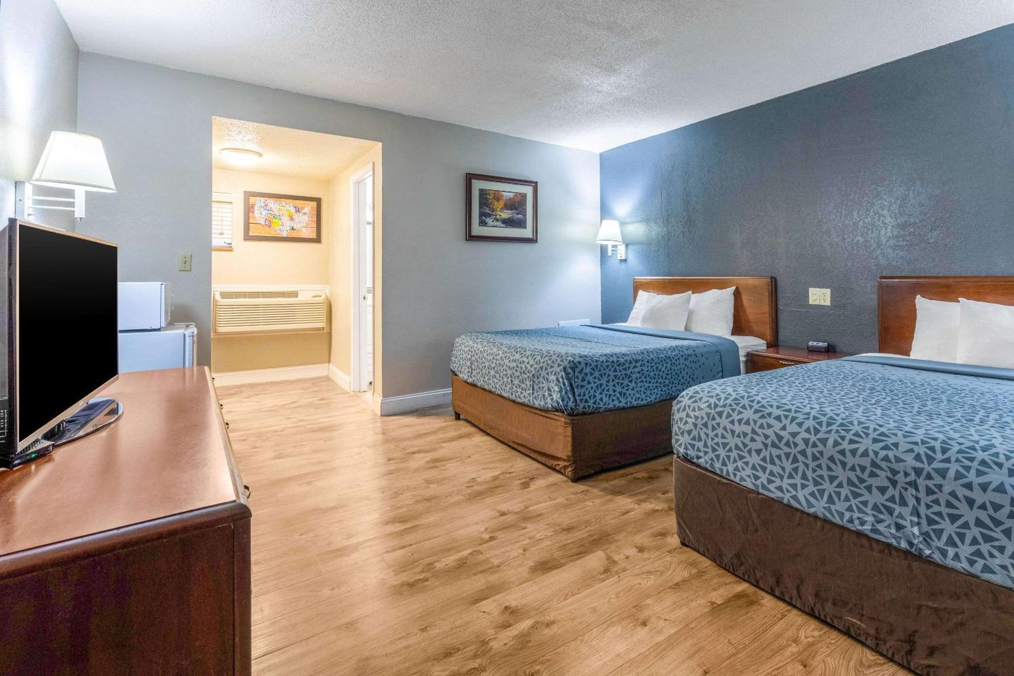 Econo Lodge Inn & Suites On The River Gatlinburg Eksteriør billede