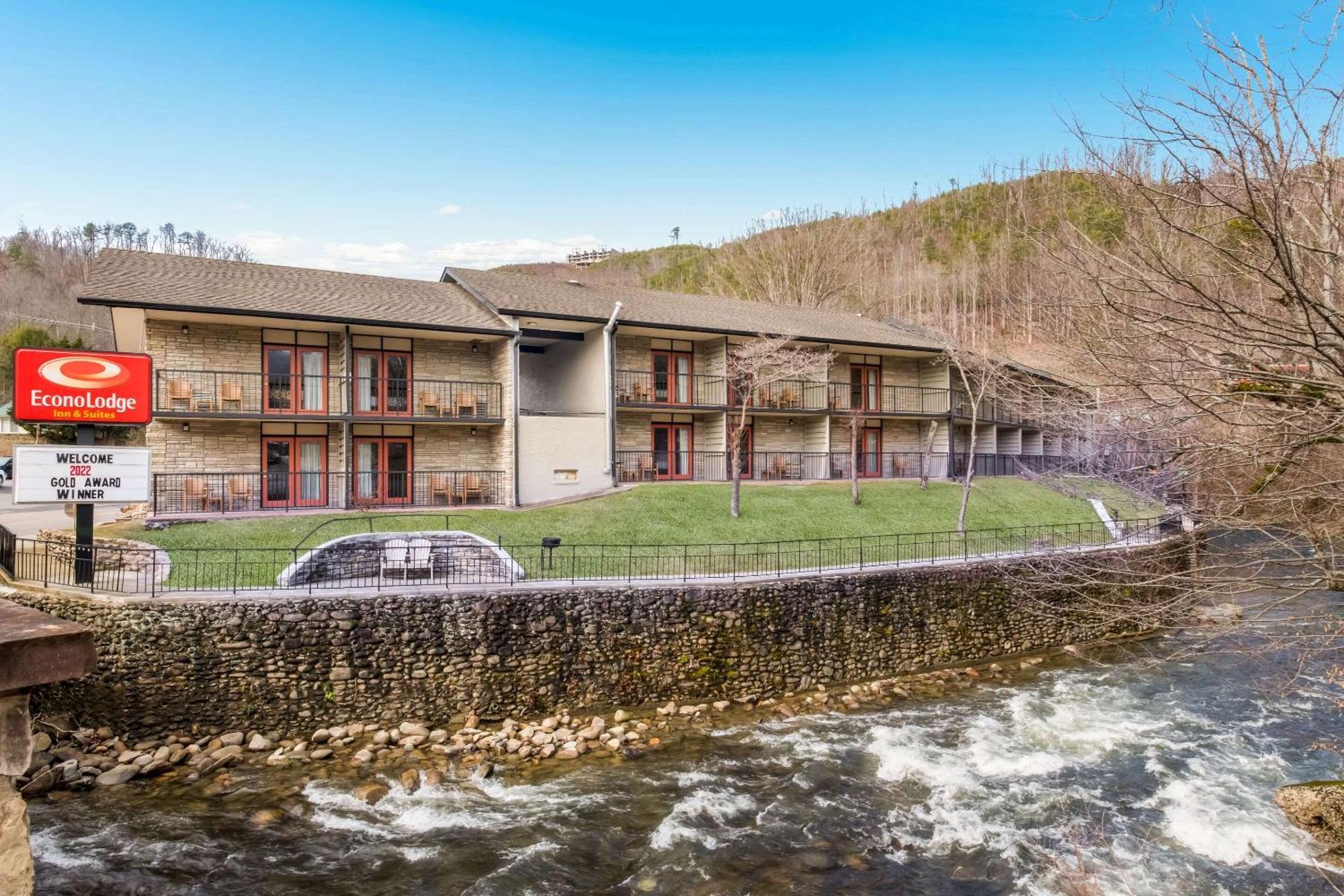 Econo Lodge Inn & Suites On The River Gatlinburg Eksteriør billede